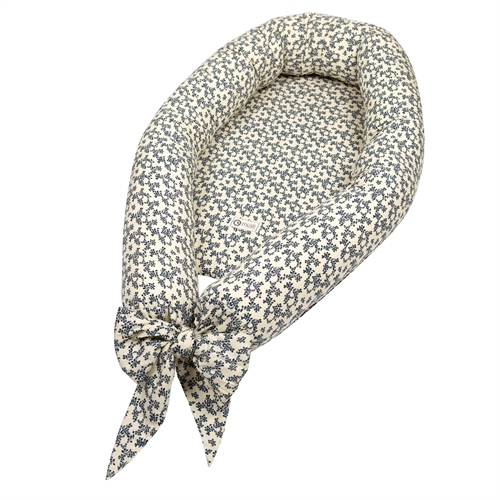 Babynest - Müsli - By green cotton - 75x40 cm - Meadow - Trykk med små blomster