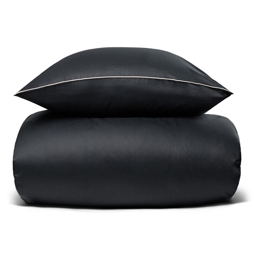 Sengetøy 140x200 cm - 100% bomullssatin - Rikke sort sengetøy med pipingkant - Ekstra mykt sengetøysett fra By Borg