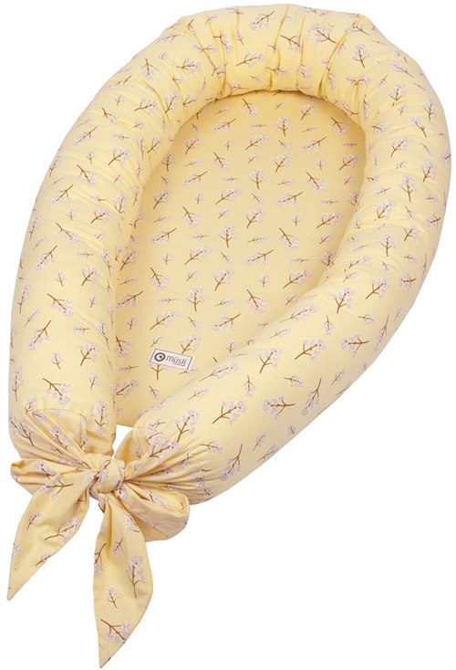 Babynest - Müsli - By Green Cotton - 75x40 cm - Calm Yellow - Print med små blomstergrener