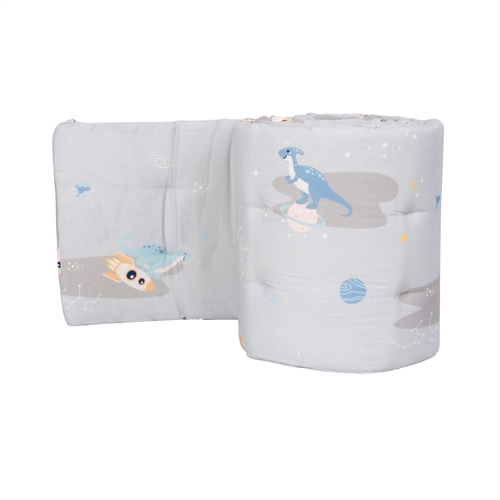 Sengekant - Myk sengekant 360x30 cm - Romdinosaur-kolleksjon til baby og sprinkelseng - Sengekant til sprinkelseng - Nordstrand Home babytilbehør