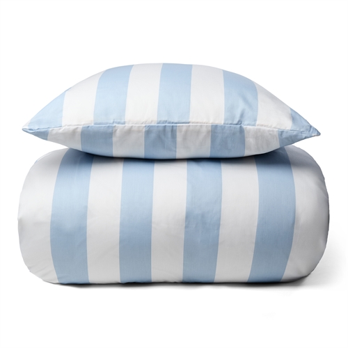 Sengetøy i 100% myk og luksuriøs bomullssateng - 240x220 cm - Vakre lyseblå striper - Nordic Stripe sengesett fra By Night