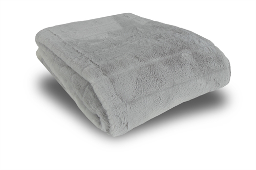 Pledd i fuskepels - 135x190 cm - Grå med striper - Mykt teppe fra Nordstrand Home