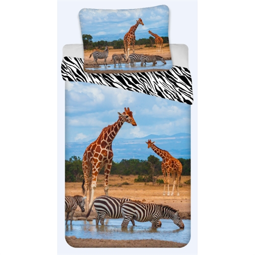 Sengetøy 140x200 cm - Savannens dyr - Giraffer og sebraer på savannen - Vendbart sengesett - 100% Bomull - Barne sengetøy